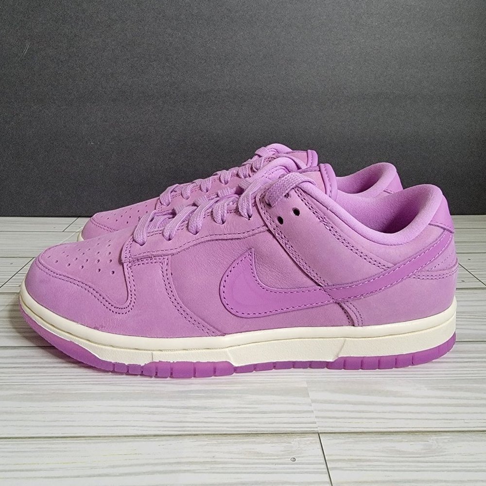 Nike Women's Dunk Low Premium  MF Rush Fuchsia Size 6 DV7415 500